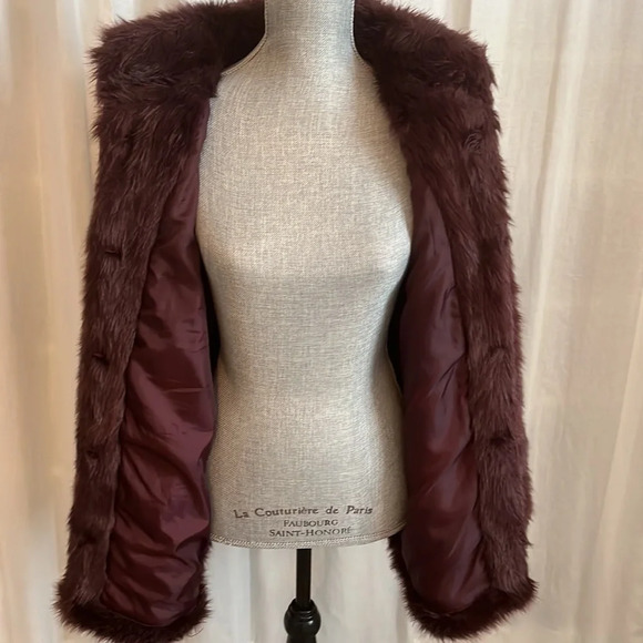 FOREVER  21 Faux Fur Coat Merlot Mandarin Collar Lined Pockets, Size M - Picture 8 of 10